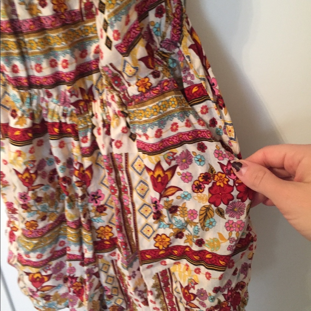 Coachella floral romper with open back - Picture 4 of 5